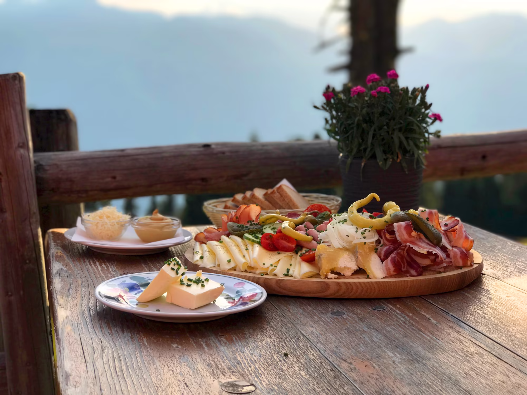 Jause auf der Legalalm