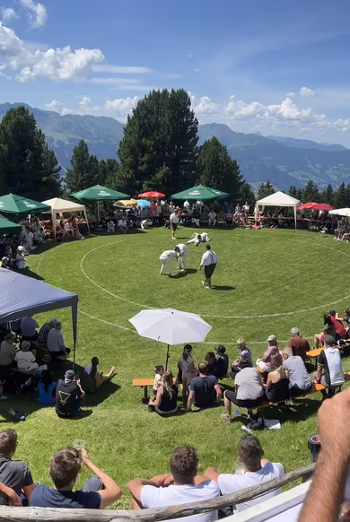 Ranggln im Zillertal auf der Legalalm